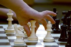 Taula biratu! Igande goiza xakean = ¡Gira el tablero! Ajedrez el domingo por la mañana = Invert the chessboard! Chess on Sunday morning